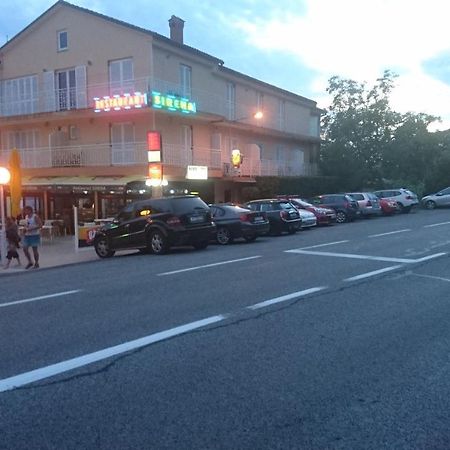 Restoran Sirena Bed & Breakfast Dramalj Eksteriør bilde